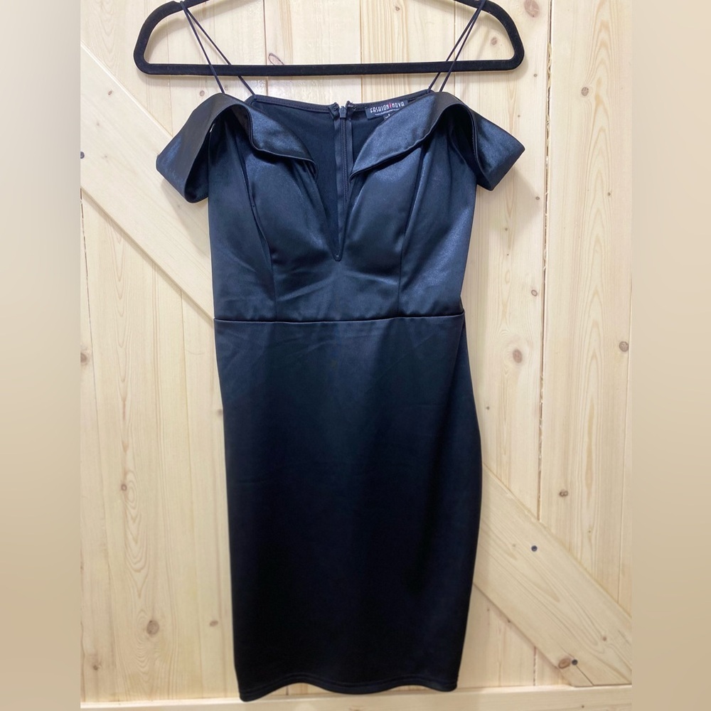 ❤️😍Cocktail Sexy Sleaze Fashion Nova Black Off Shoulder Plunging Neckline Dress